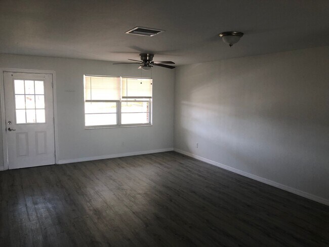 Building Photo - Tudor Dr Duplex
