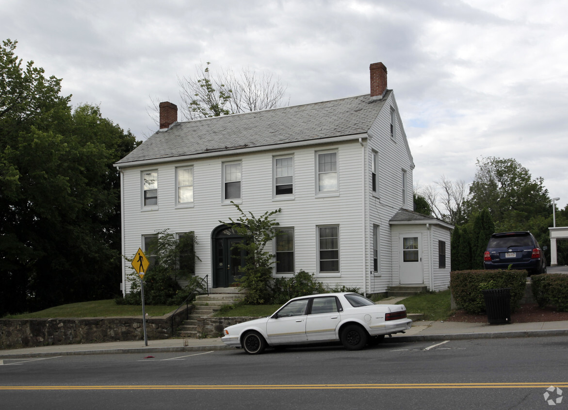 Building Photo - 381 Main St