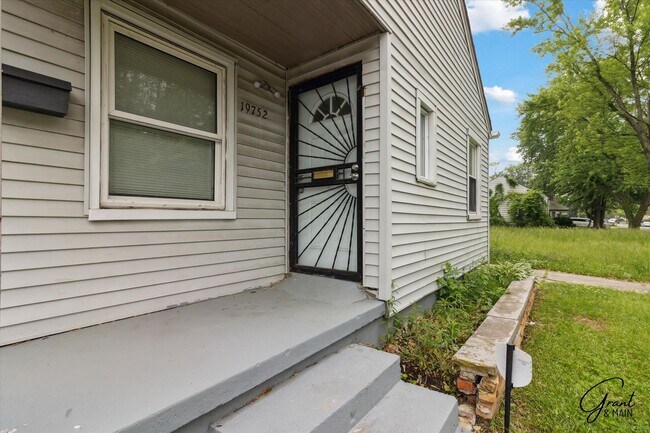 Foto del edificio - $1350 5 bedroom 2 bath