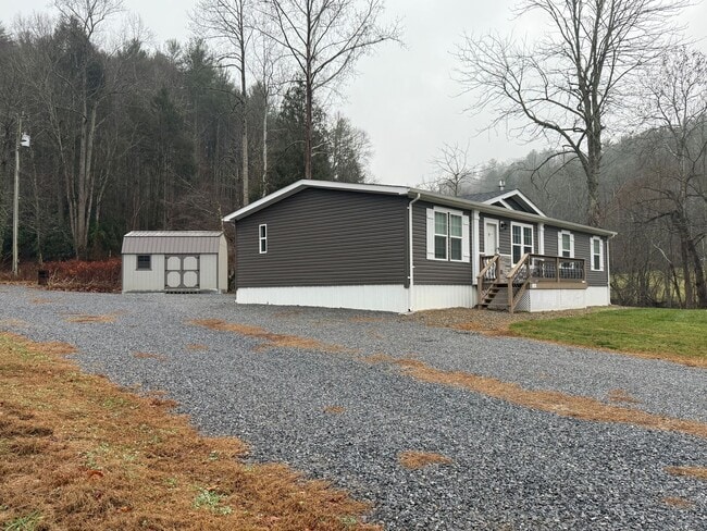 Building Photo - Quiet furnished retreat located in Erwin- Available NOW!