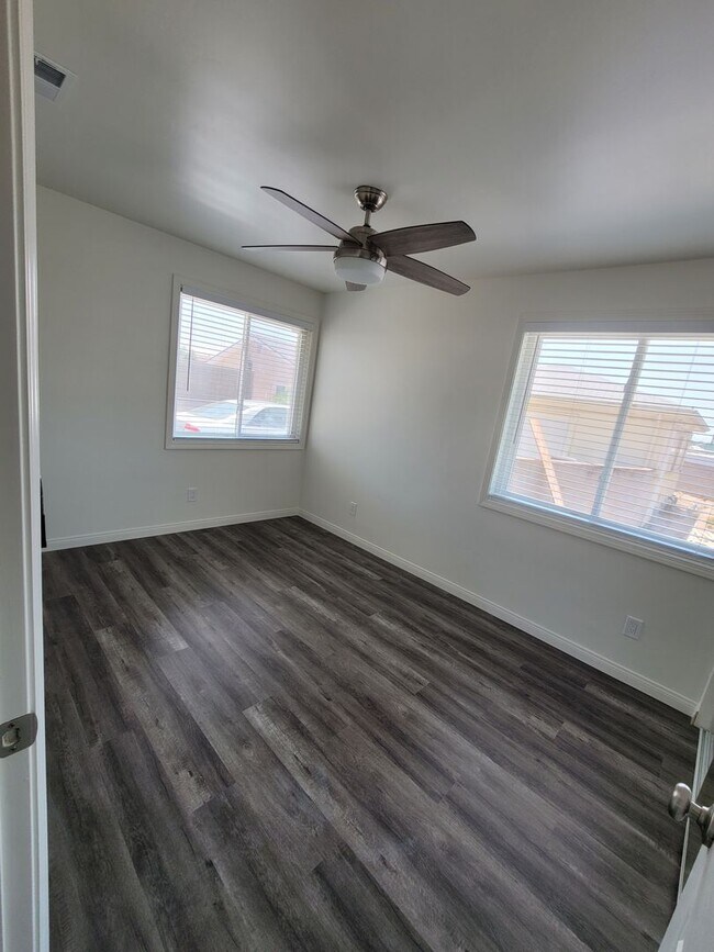 Foto del edificio - Spacious Home in Linda Vista with Modern A...