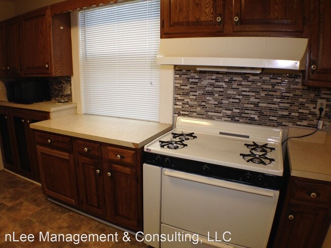 Building Photo - 3 br, 2 bath Apartment - PO Box 589 603 N 8th
