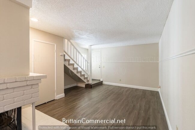 Building Photo - Spacious Two-Bedroom Townhome w/Modern Int...