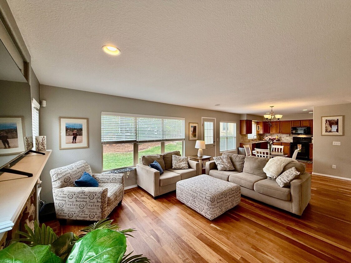 Stunning 4-Bedroom Home with Loft and Fini... - Stunning 4-Bedroom Home with Loft and Fini...