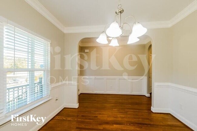 Building Photo - 335 High Knoll Drive