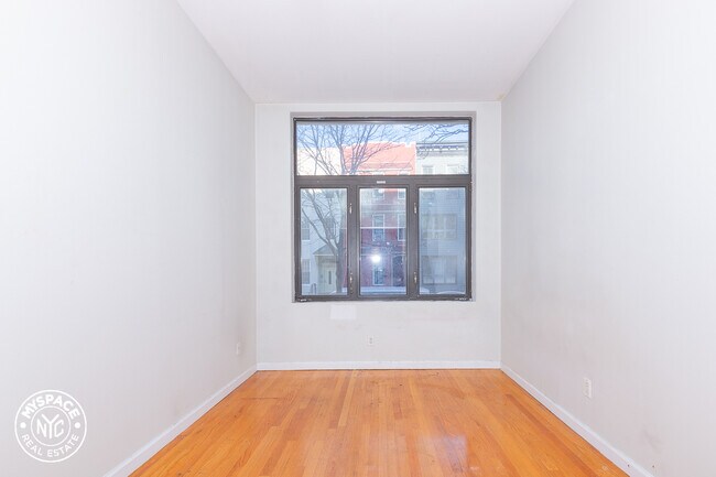 Building Photo - 20 Goodwin Pl