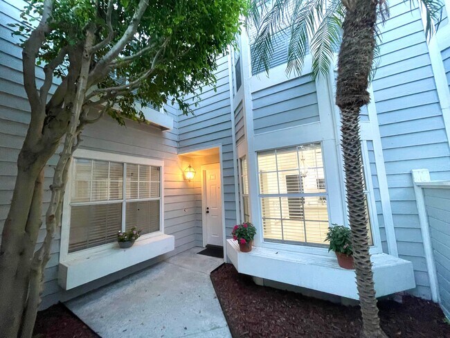 Building Photo - 31 Parkman Rd E