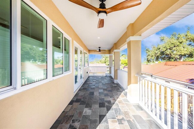 Building Photo - 907 Riviera St