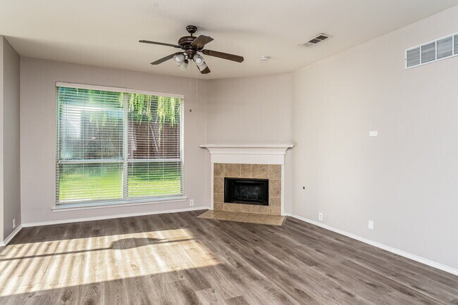 Foto del edificio - 1044 Wagon Trail Dr