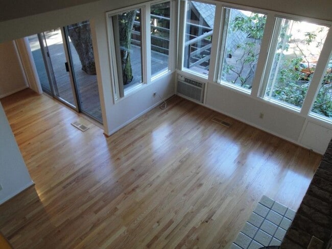 Building Photo - Los Gatos Townhome