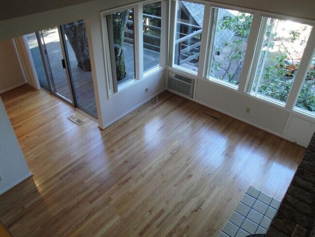 Foto del edificio - Los Gatos Townhome