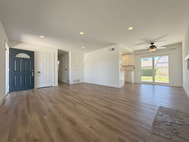 Building Photo - Experience the coastal breeze and the quiet charm of Hawaii Lane.