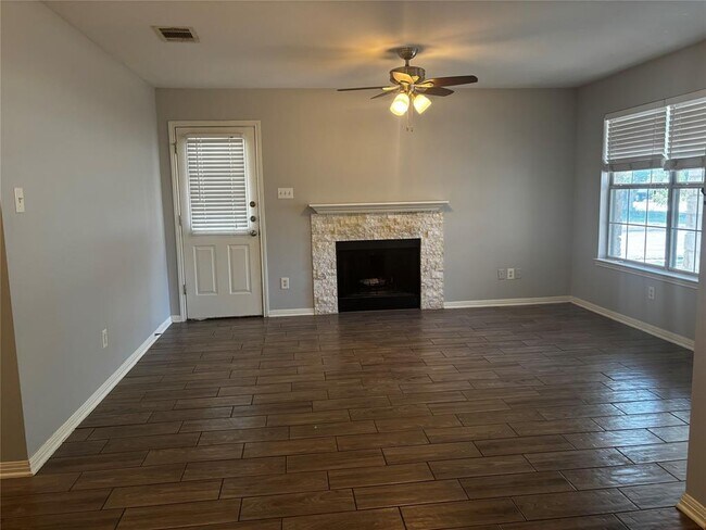 Building Photo - 501-503-503 Texas Ave