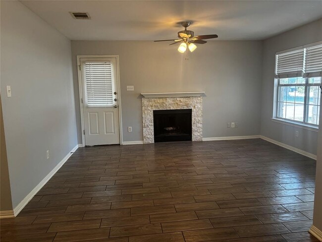 Building Photo - 501 Texas Ave