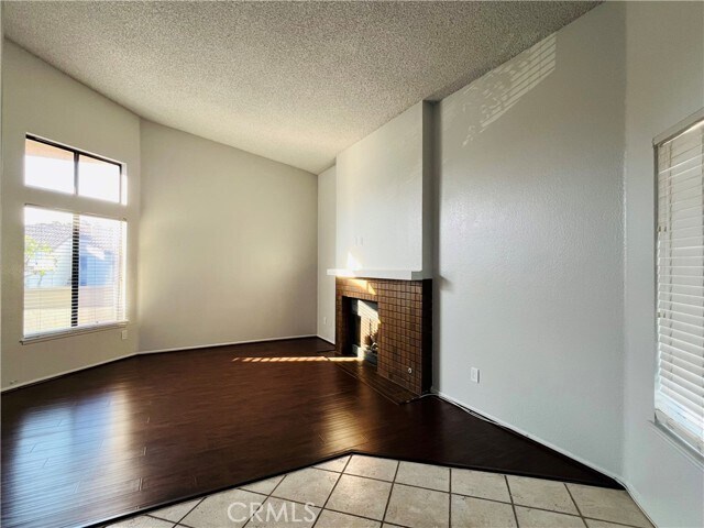 Foto del edificio - 16 Town and Country Rd