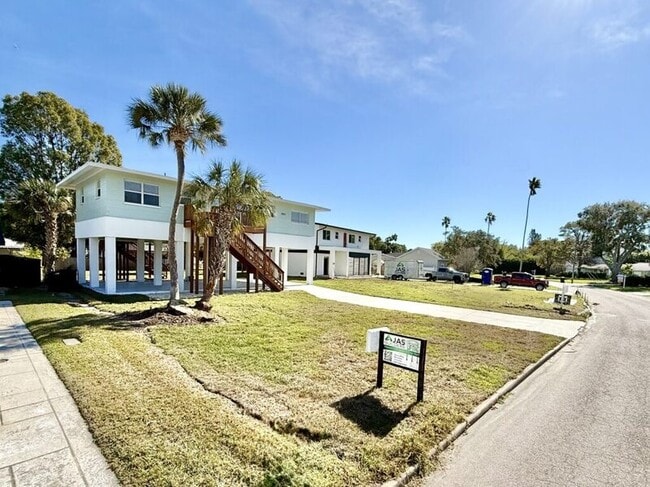 Building Photo - 4869 Venetian Blvd NE