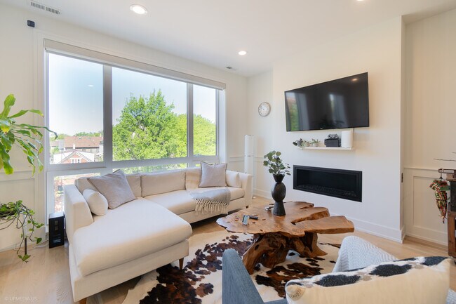Foto del edificio - 4119 N Western Ave