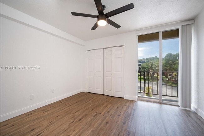 Building Photo - 9220 Fontainebleau Blvd