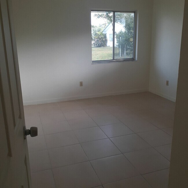 Foto del edificio - 122 Hazelcrest St