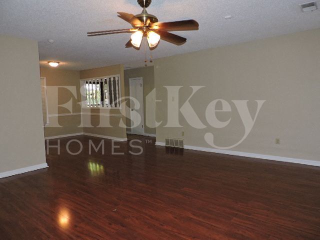 Foto del edificio - 6346 Bent Oak Ln