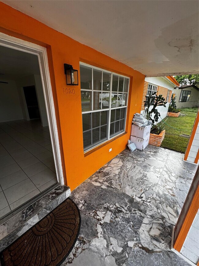 Foto del edificio - 1020 Indiana Ave