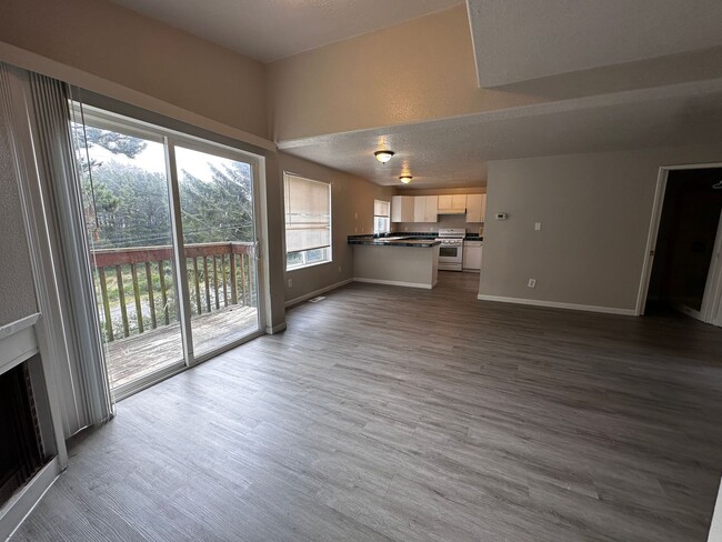 Building Photo - 3 Bedroom 3 Bath House