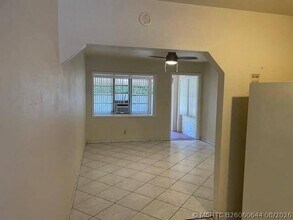 Building Photo - 1936 Monroe St