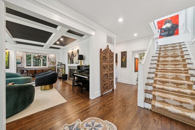 Foto del edificio - Beautifully Appointed 7-Bedroom Home with ...