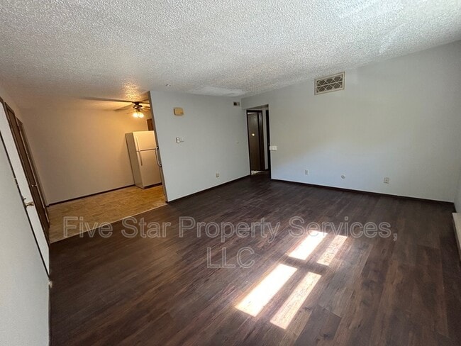 Building Photo - 2080 W Washington St
