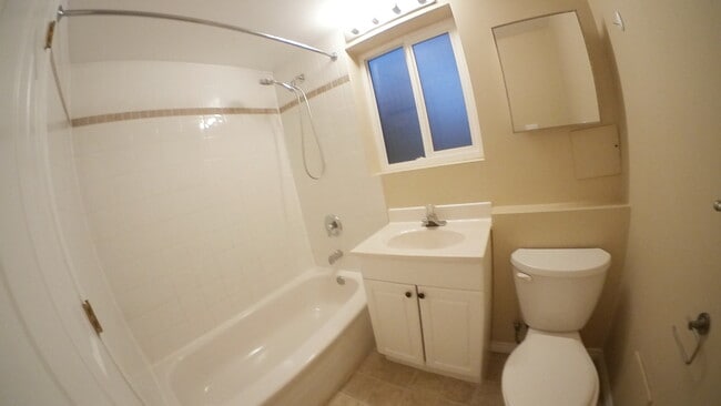 Building Photo - 859 Paisley Ave