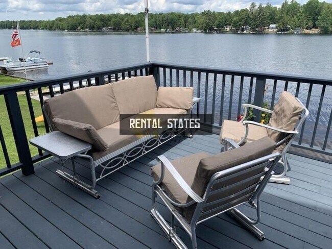 Foto del edificio - 4 bedroom in Bernhards Bay NY 13028