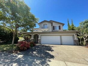 Building Photo - 1093 Huntly Dr