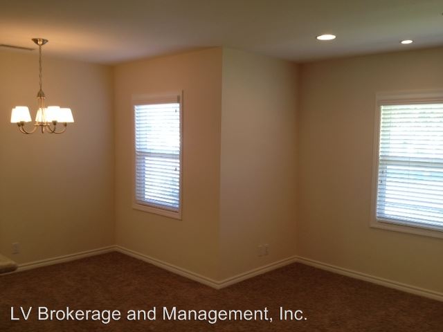 Building Photo - 9030 Rosehedge Dr