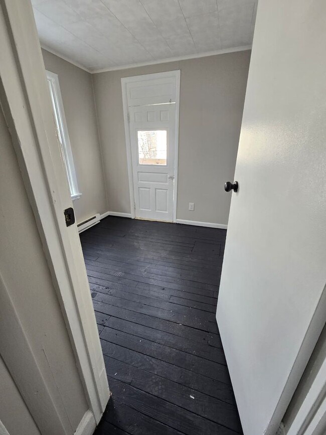 Foto del edificio - Renovated 4 Bedroom Home – Hardwood Floors Throughout – Available Now