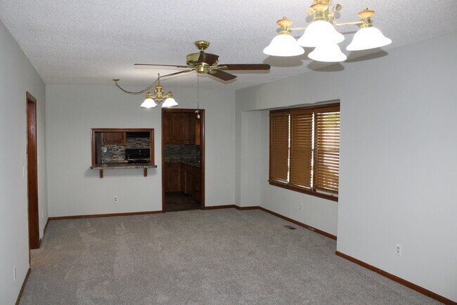 Building Photo - 3bed 2 bath in KCK off Turner and I-635