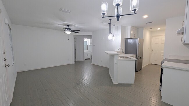 Building Photo - 2013 Southridge Ave