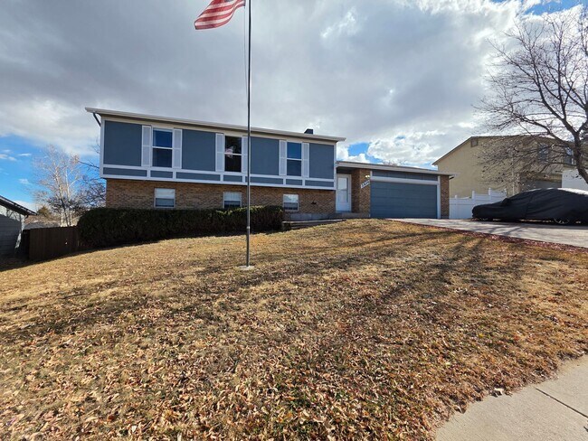 Foto del edificio - Beautiful 4 Bed, 2 Bath Home In The Heart Of Colorado Springs!!!