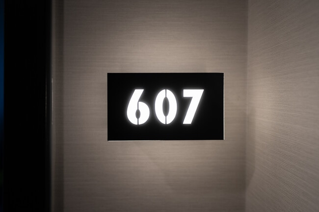 Building Photo - 1007 The Queensway