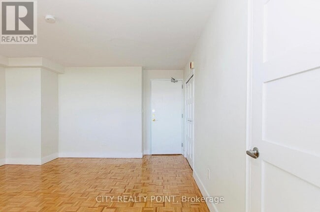 Building Photo - 490 Eglinton Ave E