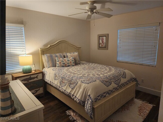 Foto del edificio - 220 Timber Lake Cir