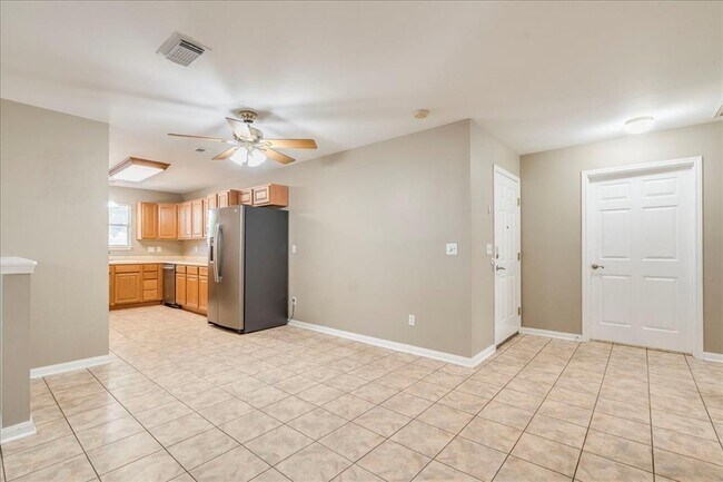 Foto del edificio - 1004 Misty Acres Dr