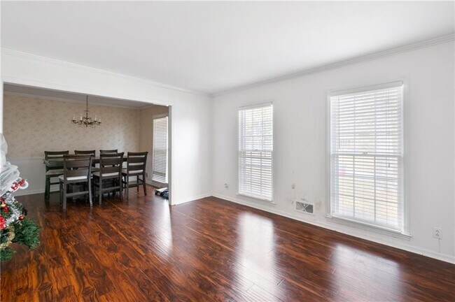 Building Photo - 4536 S Beechwood Dr