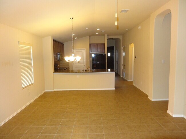 Foto del edificio - Beautiful 3 bedroom / 2 bathroom home in C...