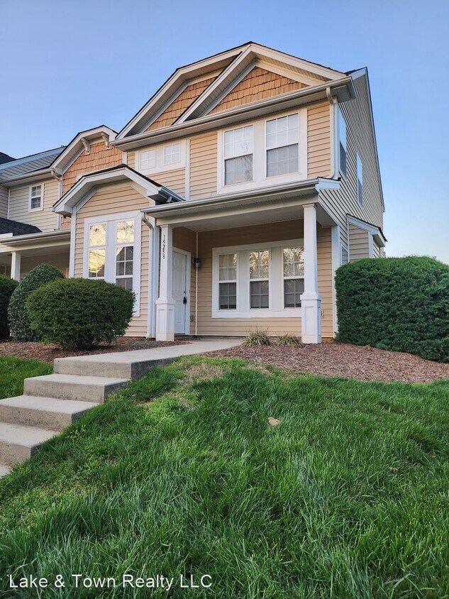 Primary Photo - 4 br, 2.5 bath House - 15258 Crossing Gate...