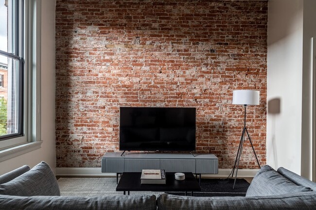 Building Photo - 3927 Pine St