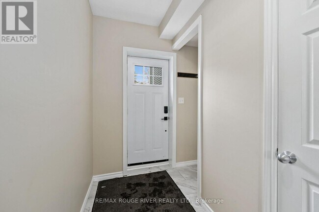 Photo du bâtiment - 7 University Ave E