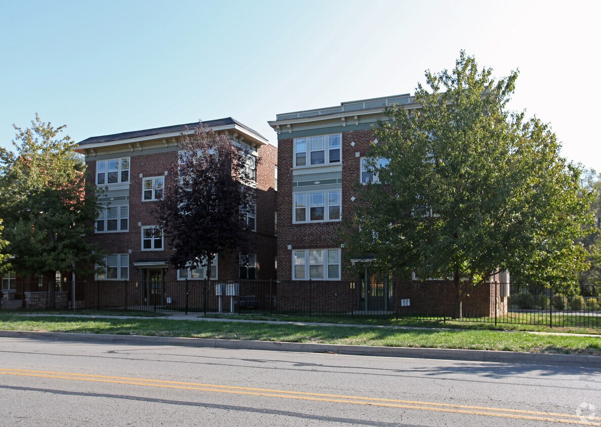 Primary Photo - 629 Benton Blvd