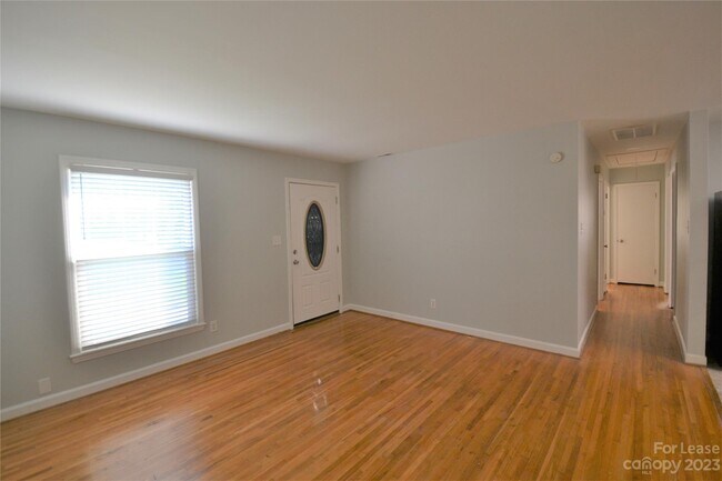 Building Photo - 3743 Seaman Dr