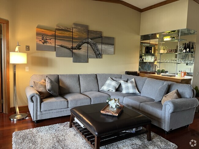 Building Photo - 8870 Villa La Jolla Dr