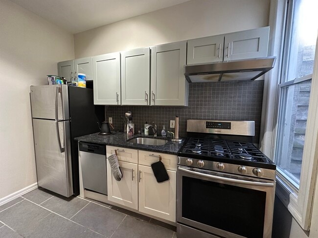 Building Photo - 203 Ogden Ave.